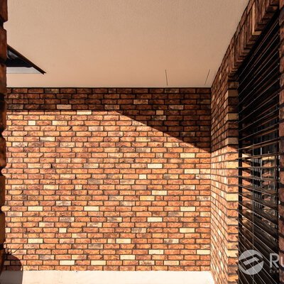 Kombinácia tehlového obkladu Autumn a Eisa na fasáde rodinného domu od Rustique.sk