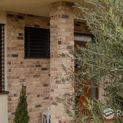 Tehlový obklad Bruin Oranje na fasáde domu od Rustique.sk 