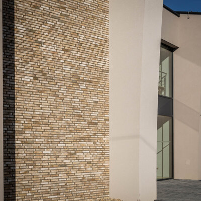 Tehlový obklad Cameleon na fasáde kostola