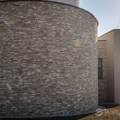 Tehlový obklad Cameleon na fasáde kostola