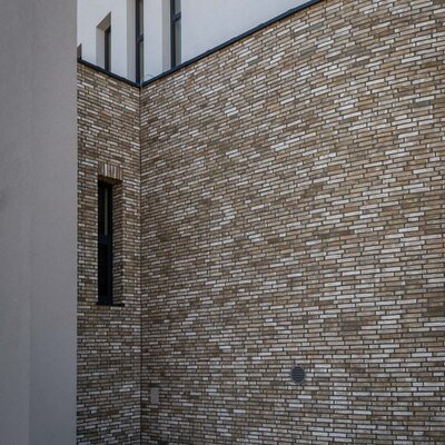 Tehlový obklad Cameleon na fasáde kostola