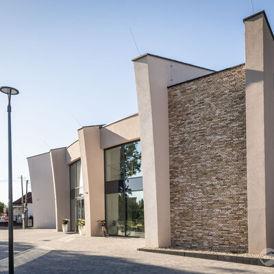 Tehlový obklad Cameleon na fasáde kostola