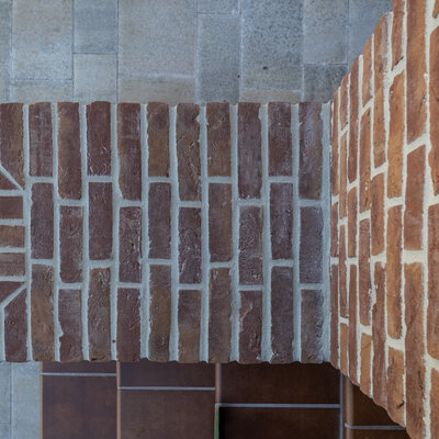 Tehlový obklad Carmine genuancierd na fasáde rodinného domu od Rustique.sk