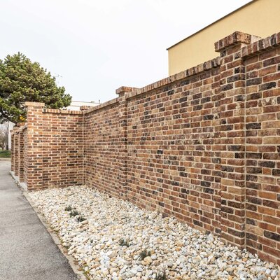 Tehlový obklad Castello na plote rodinného domu