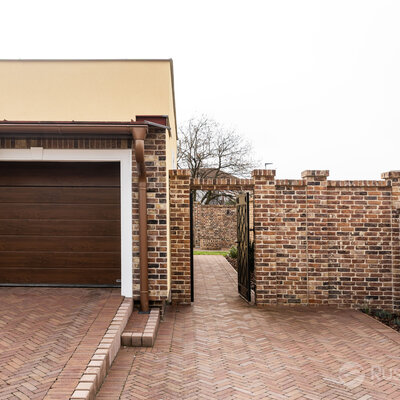 Tehlový obklad Castello na plote rodinného domu