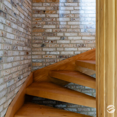 Schodisko s tehlovým obkladom Garda v rodinnom dome