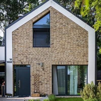 tehlový obklad geel bruin na rodinnom dome