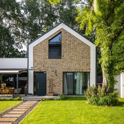 tehlový obklad geel bruin na rodinnom dome