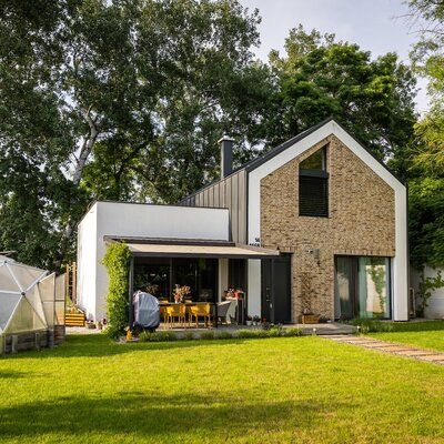 tehlový obklad geel bruin na rodinnom dome