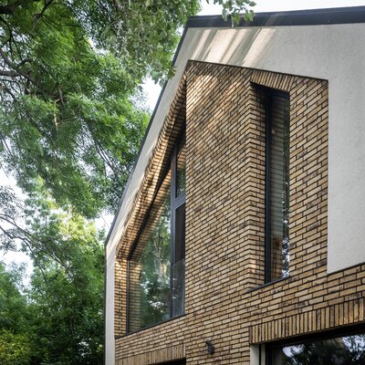 tehlový obklad geel bruin na rodinnom dome