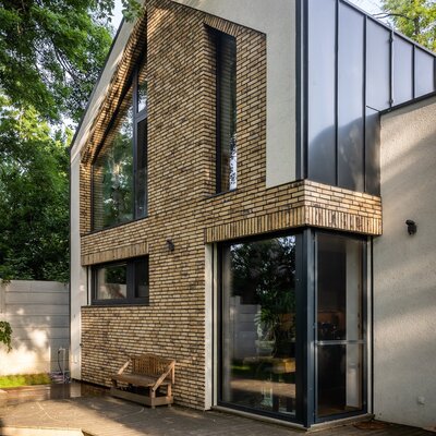 tehlový obklad geel bruin na rodinnom dome