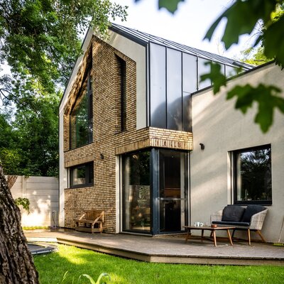 tehlový obklad geel bruin na rodinnom dome