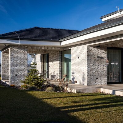 Tehlový obklad Hubertus Snowdust na fasáde rodinného domu