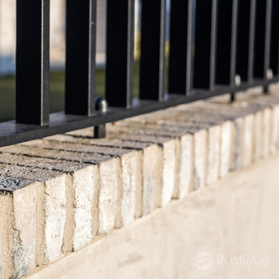 Tehlový obklad Hubertus Snowdust na plote rodinného domu