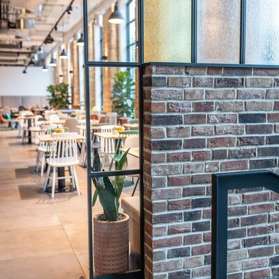 tehlový obklad Kastiel Antiek v reštaurácii