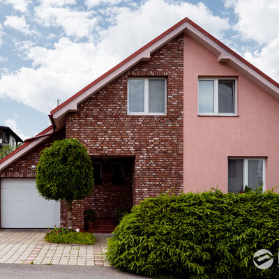 Tehlový obklad Limburgs Rood na fasáde rodinného domu