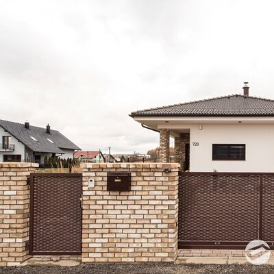 Tehlový obklad Mystique na plote rodinného domu