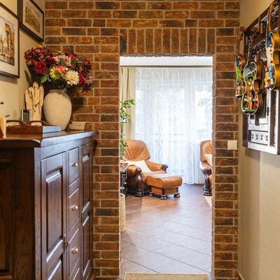 Tehlový obklad Oranje Donkerbont v interiéri