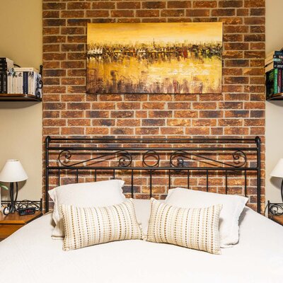 Tehlový obklad Oranje Donkerbont v interiéri v spálni