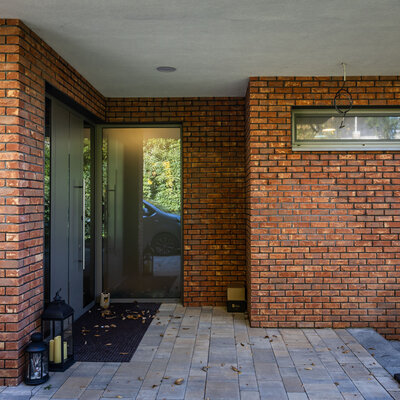Tehlový obklad Oranje donker na fasáde rodinného domu od Rustique.sk