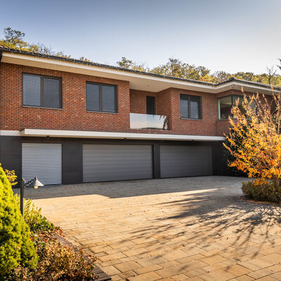 Tehlový obklad Oranje donker na fasáde rodinného domu od Rustique.sk