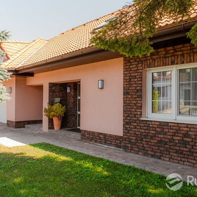 Tehlový obklad Purple Gesinteld na fasáde rodinného domu