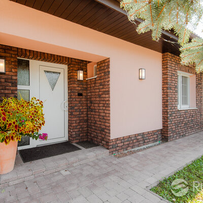 Tehlový obklad Purple Gesinteld na fasáde rodinného domu