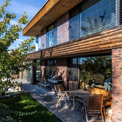 Tehlový obklad Purple gesinteld na fasáde rodinného domu