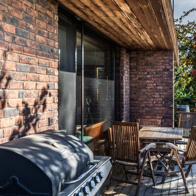 Tehlový obklad Purple gesinteld na fasáde rodinného domu