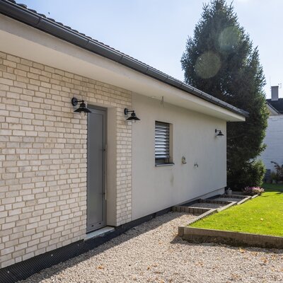 Tehlový obklad Rainbow Wit 1 na fasáde rodinného domu od Rustique.sk