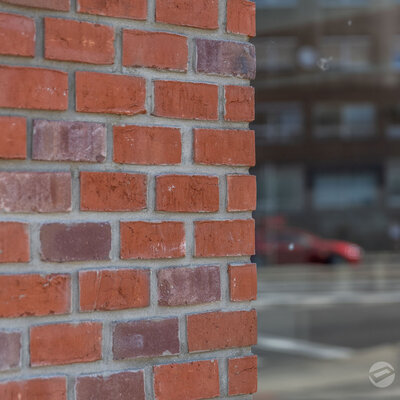 Tehlový obklad Rustique Mix na fasáde v exteriéri - reštaurácia