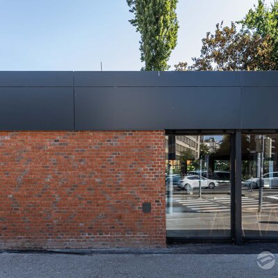 Tehlový obklad Rustique Mix na fasáde v exteriéri - reštaurácia