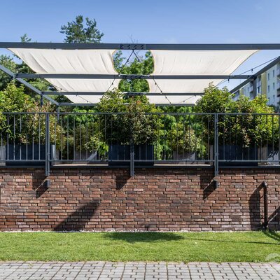 Tehlový obklad Rustique Economy Mix & Hermitage Antiek na fasáde v restaurácii