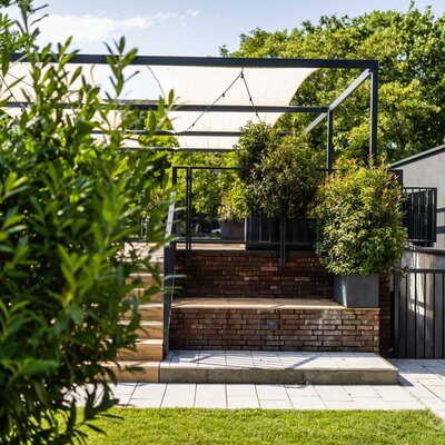 Tehlový obklad Rustique Economy Mix & Hermitage Antiek na fasáde v restaurácii