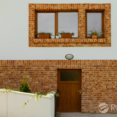 Terra cotta tehlový obklad na fasáde rodinného domu
