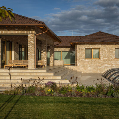 Tehlový obklad Toscane antiek na fasáde rodinného domu od Rustique.sk