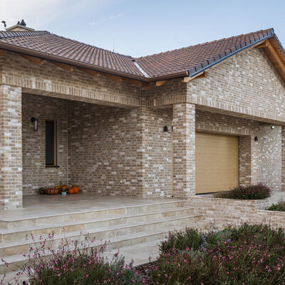 Tehlový obklad Toscane antiek na fasáde rodinného domu od Rustique.sk