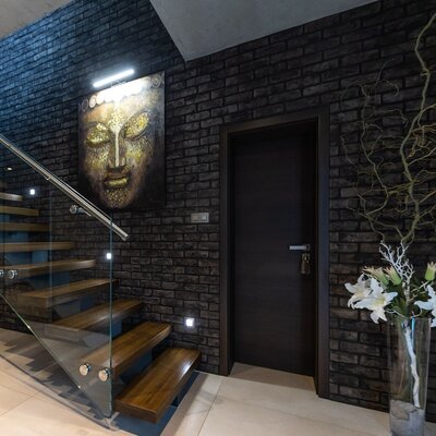 tehlovy obklad umber na schodisku