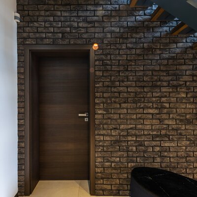 tehlovy obklad umber na schodisku