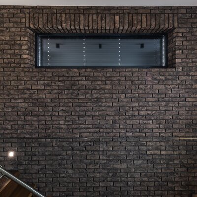 tehlovy obklad umber na schodisku