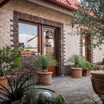 Tehlový obklad Violet na fasáde rodinného domu