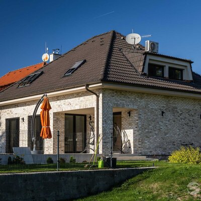 Tehlový obklad Vuurwit na fasáde rodinného domu