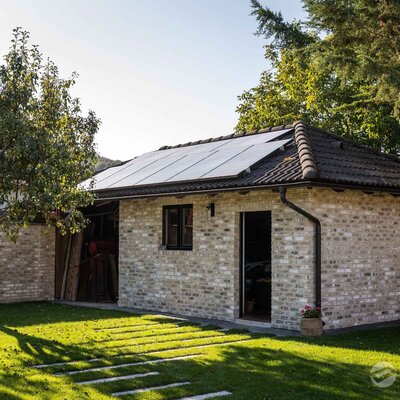 Tehlový obklad Vuurwit na fasáde a na plote rodinného domu