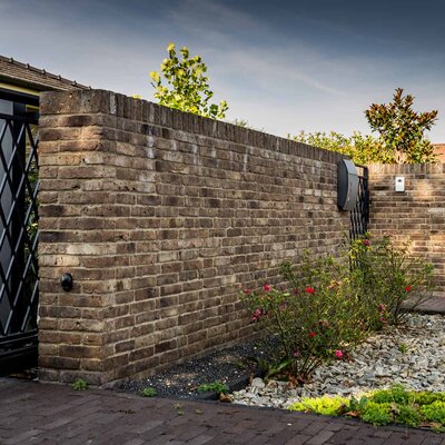 Tehlový obklad WS Sepia na plote rodinného domu