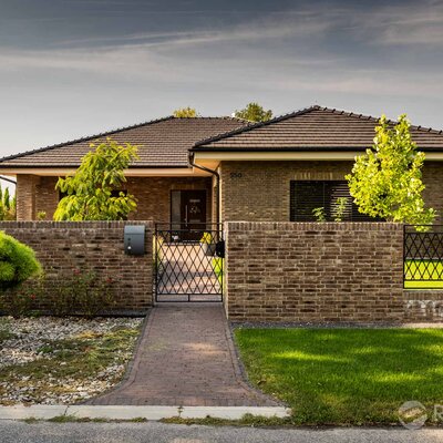 Tehlový obklad WS Sepia na fasáde a na plote rodinného domu