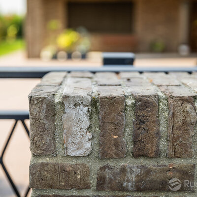 Tehlový obklad WS Sepia na fasáde a na plote rodinného domu