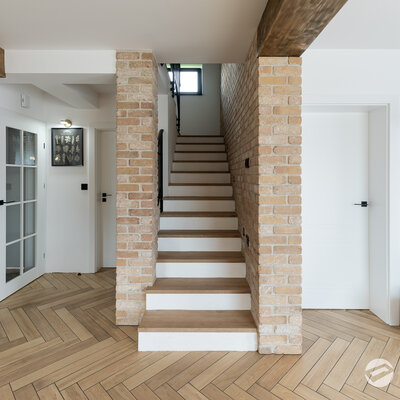 Schodisko tehlovým obkladom Washington v rodinnom dome