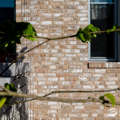 tehlový obklad Wit Beige na fasáde rodinného domu od Rustique.sk