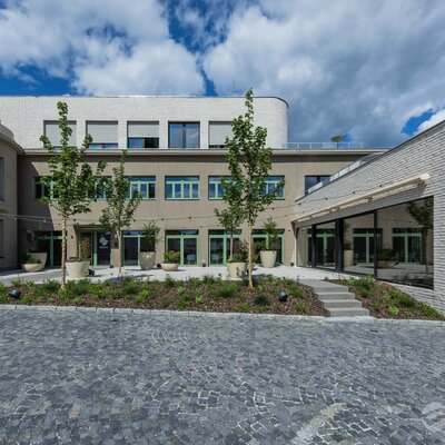 Tehlový obklad Wit Special na fasáde administrativnej budovy