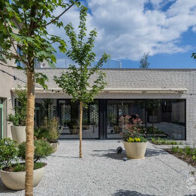 Tehlový obklad Wit Special na fasáde administrativnej budovy